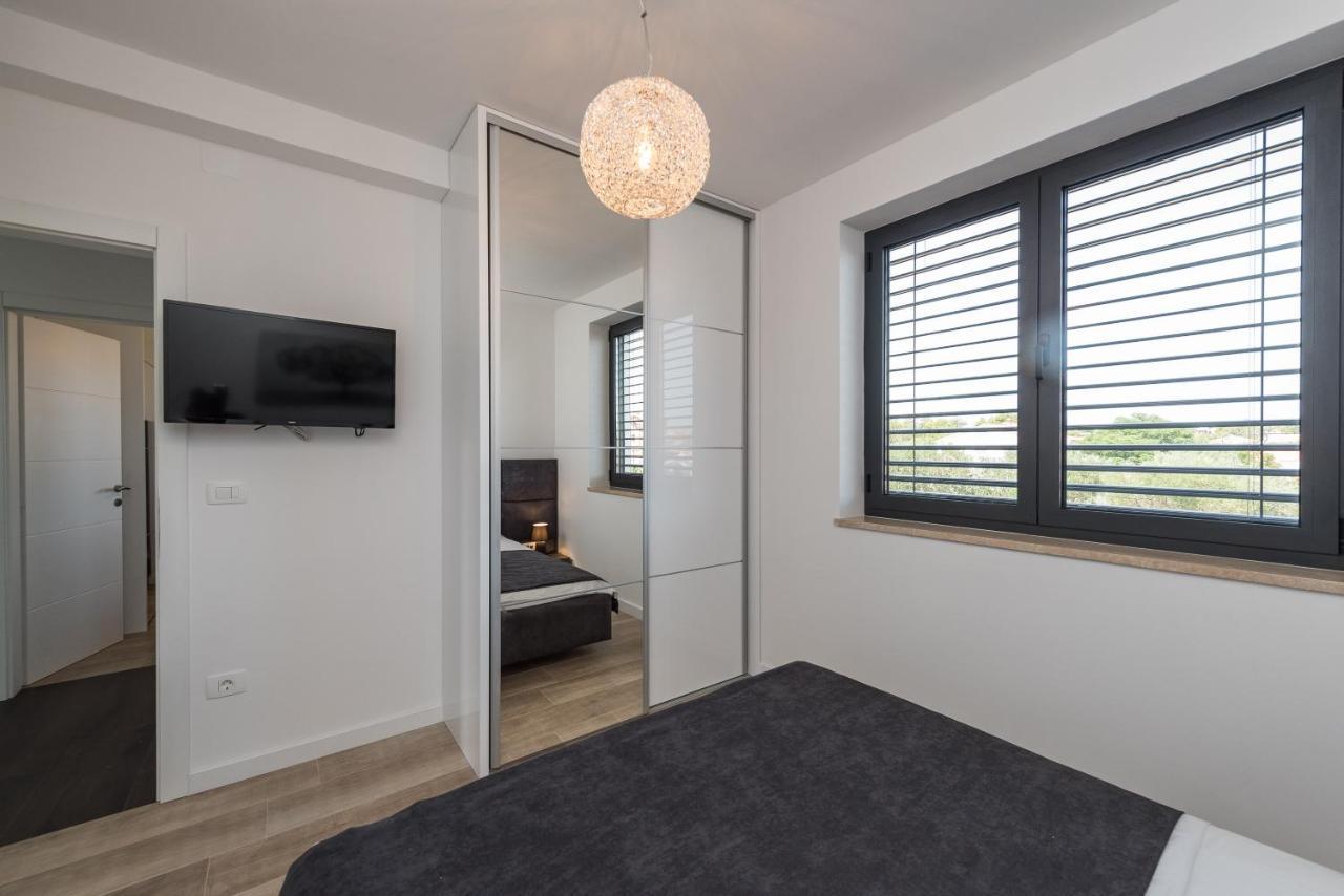 Grandpalazzo Apartments Vir Exterior photo