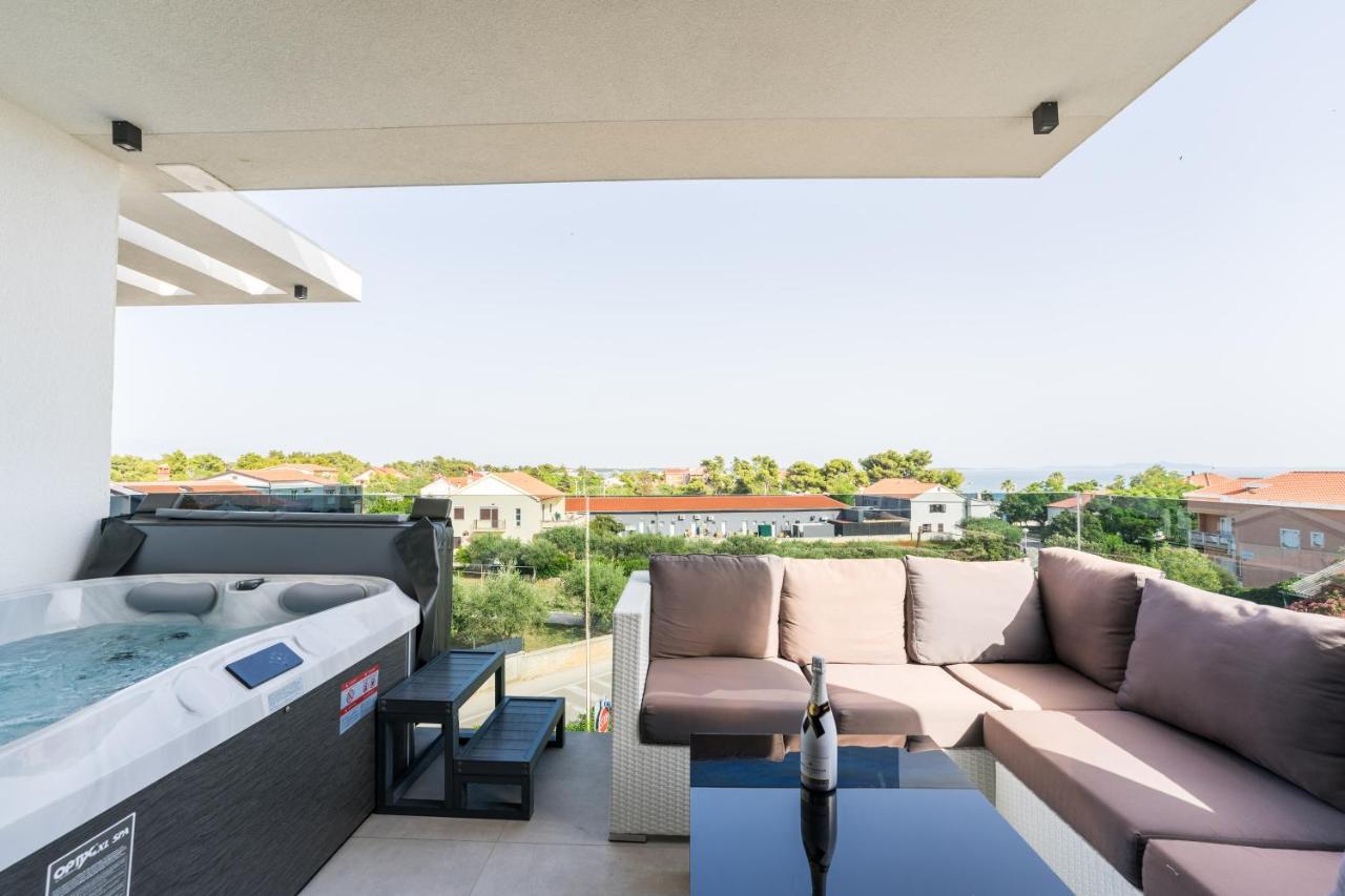 Grandpalazzo Apartments Vir Exterior photo