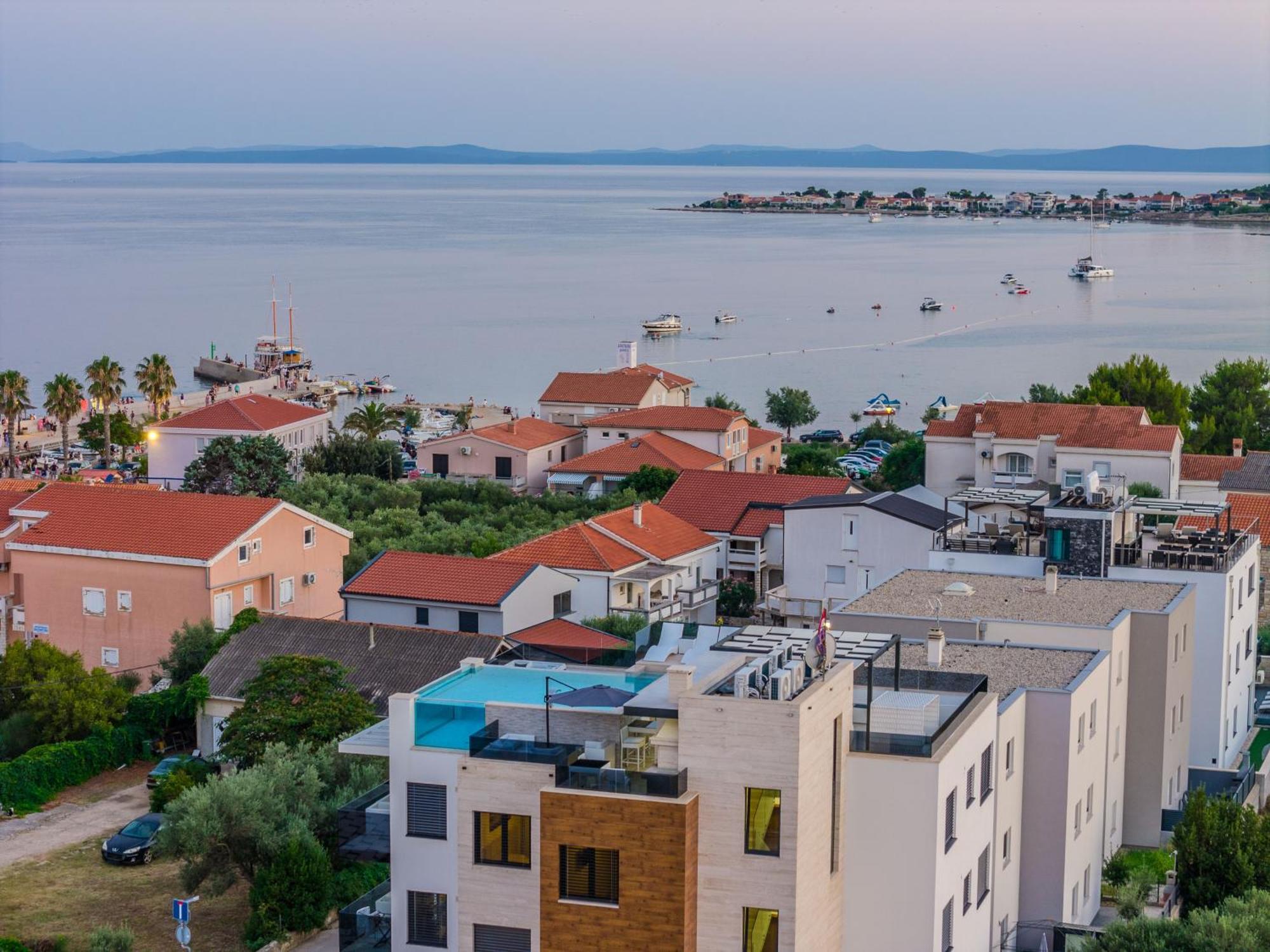 Grandpalazzo Apartments Vir Exterior photo