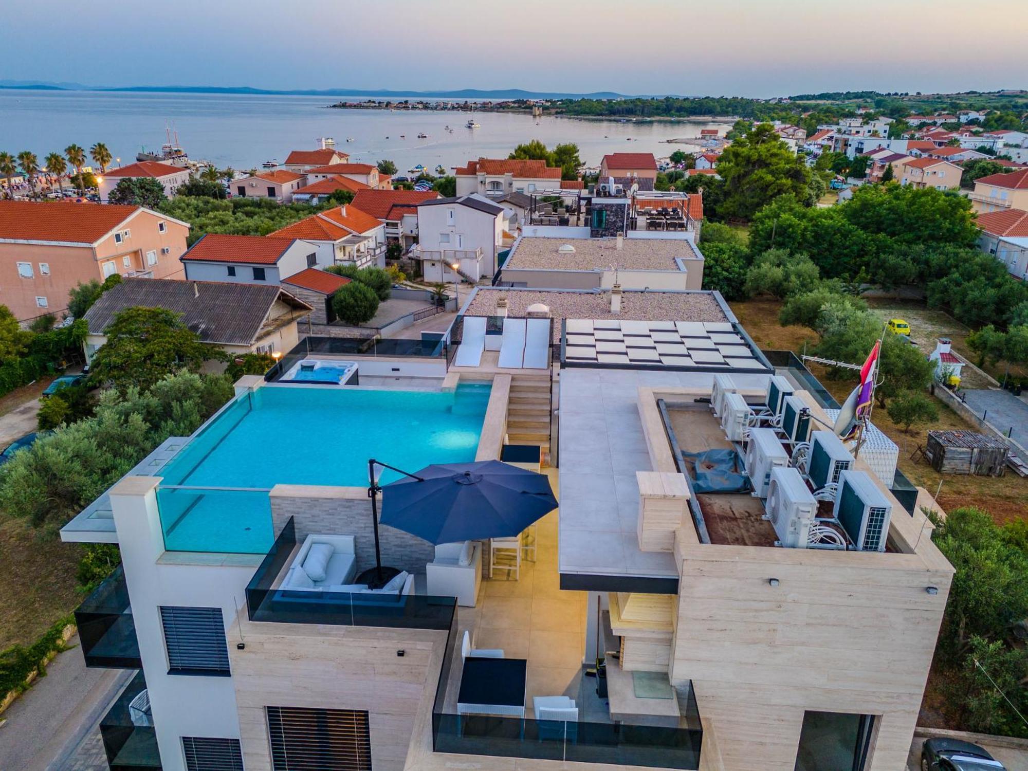 Grandpalazzo Apartments Vir Exterior photo