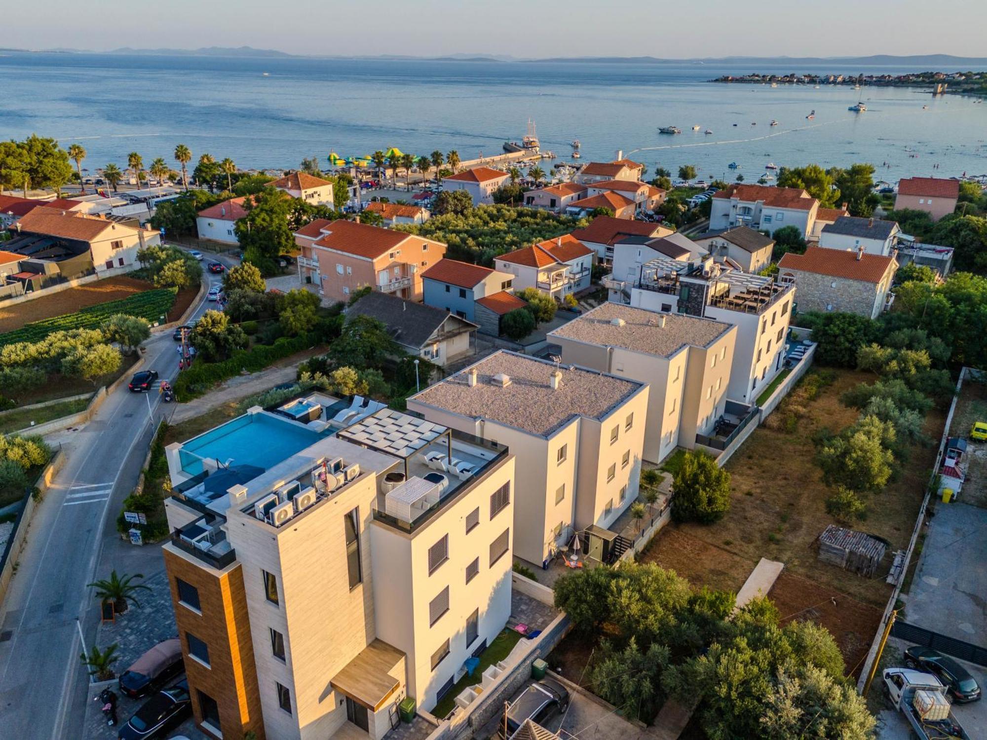 Grandpalazzo Apartments Vir Exterior photo